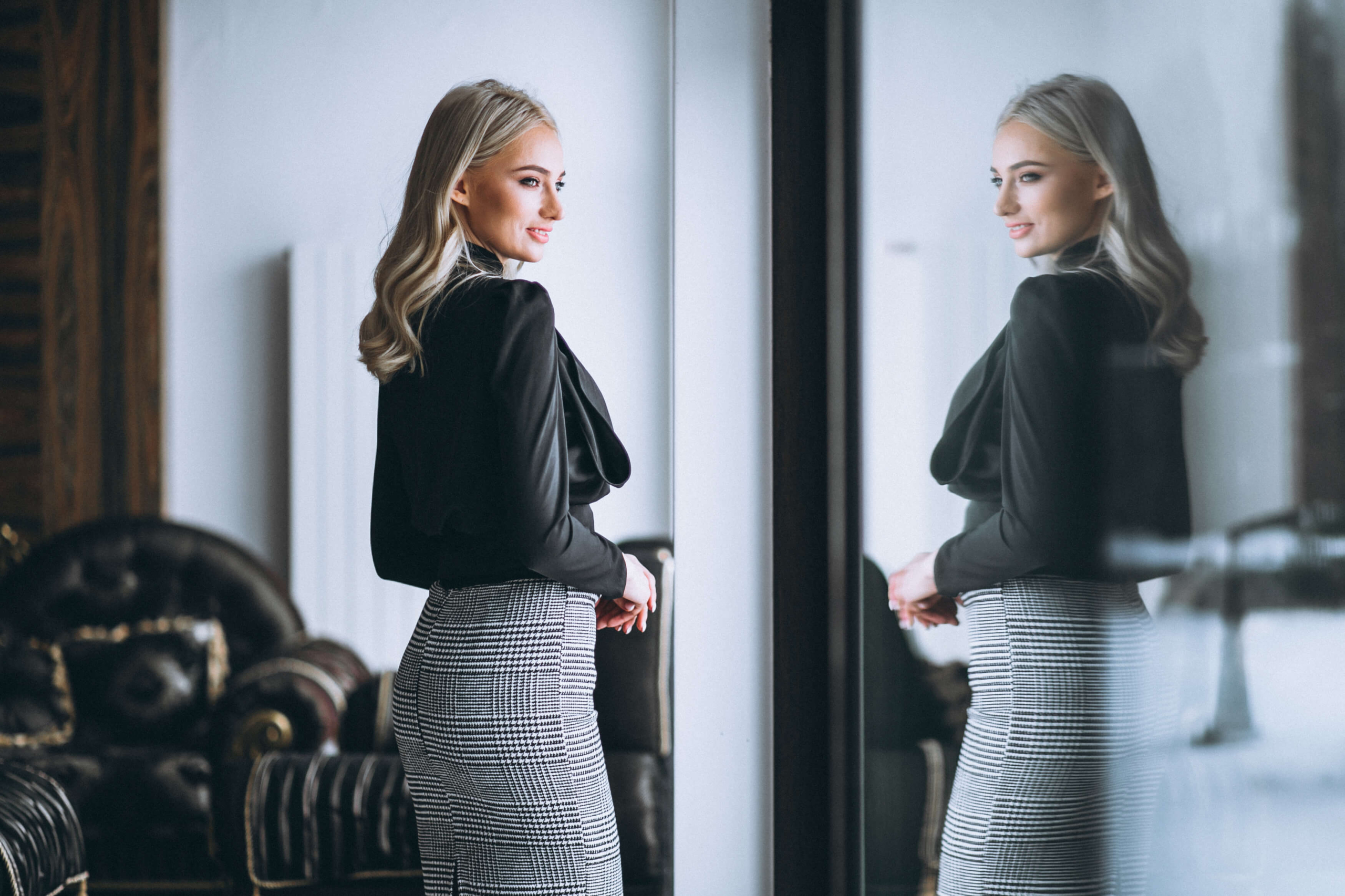 business-woman-fancy-outfit (2)